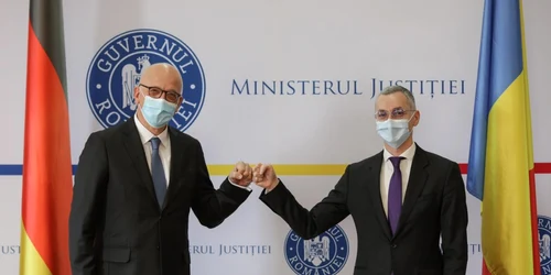 ministrul Justiţiei Stelian Ion cu ambasadorul Germaniei în România Cord Mier Klotd foto ministerul justitiei