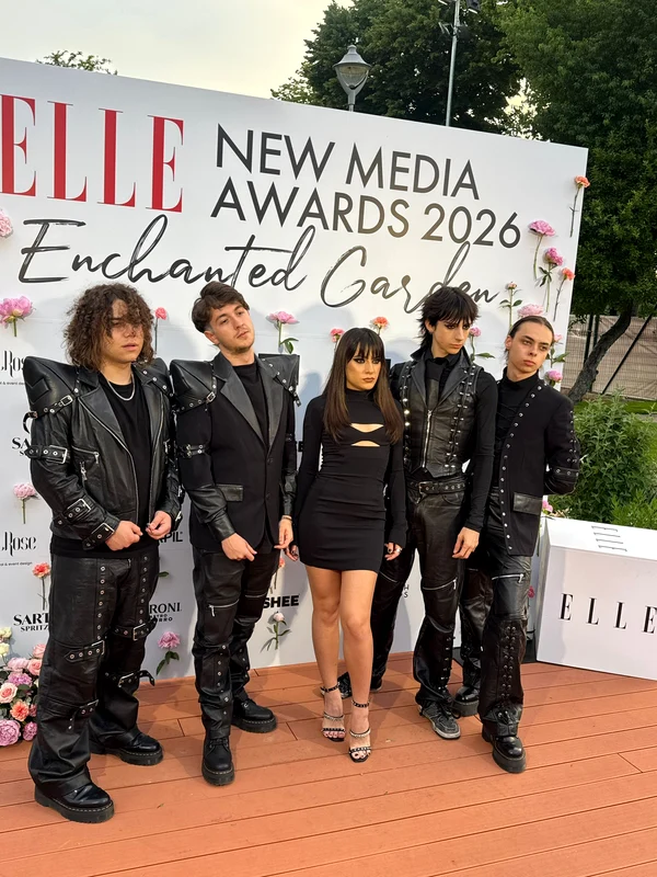Alexandra Căpitănescu (22 de ani) a fost în centrul atenției aseară, la ceremonia Elle New Media Awards