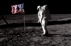 Primul pas al omului pe Lună: relatări şi impresii româneşti jpeg