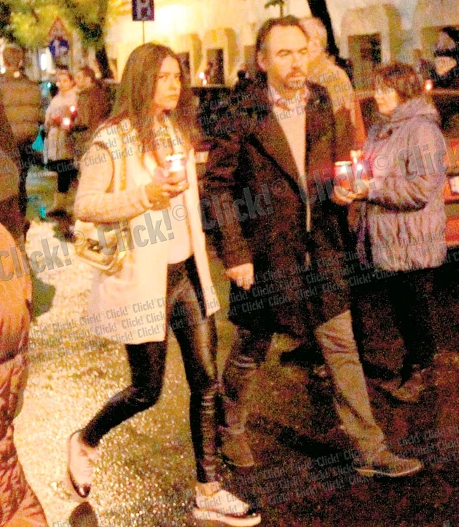 
    Bobby Păunescu  şi Alice au mers  “să ia lumină” de la  o biserică din Capitală (Fotografii: Mihai Ionescu)  