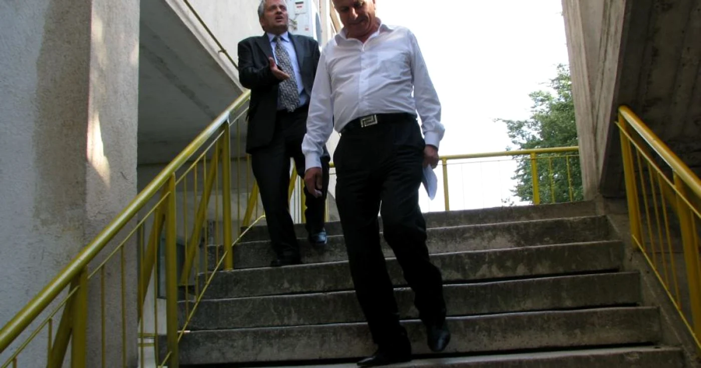 Turturică, în plan secund, negocia chiar şi pe scări cu Bucur