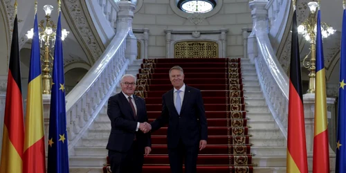 Klaus Iohannis îl întâmpină pe preşedintele Germaniei Frank-Walter Steinmeier. FOTO Inquam Photos / George Calin