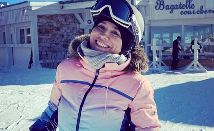 
    Andreea  schiază  în Alpii  Francezi  