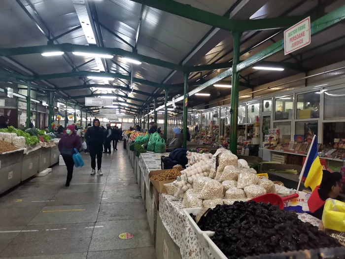 Puținii producători din piețe vând foarte puțin în aceste zile FOTO: A. Mitran