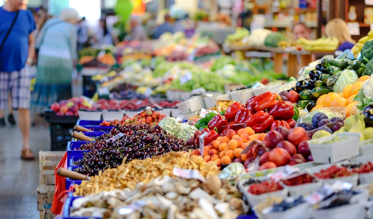 Piețele agroalimentare rămân deschise pentru în ciuda restricțiilor de circulație