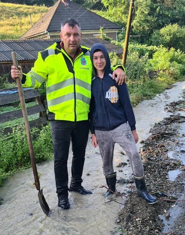 copil abrud inundatii