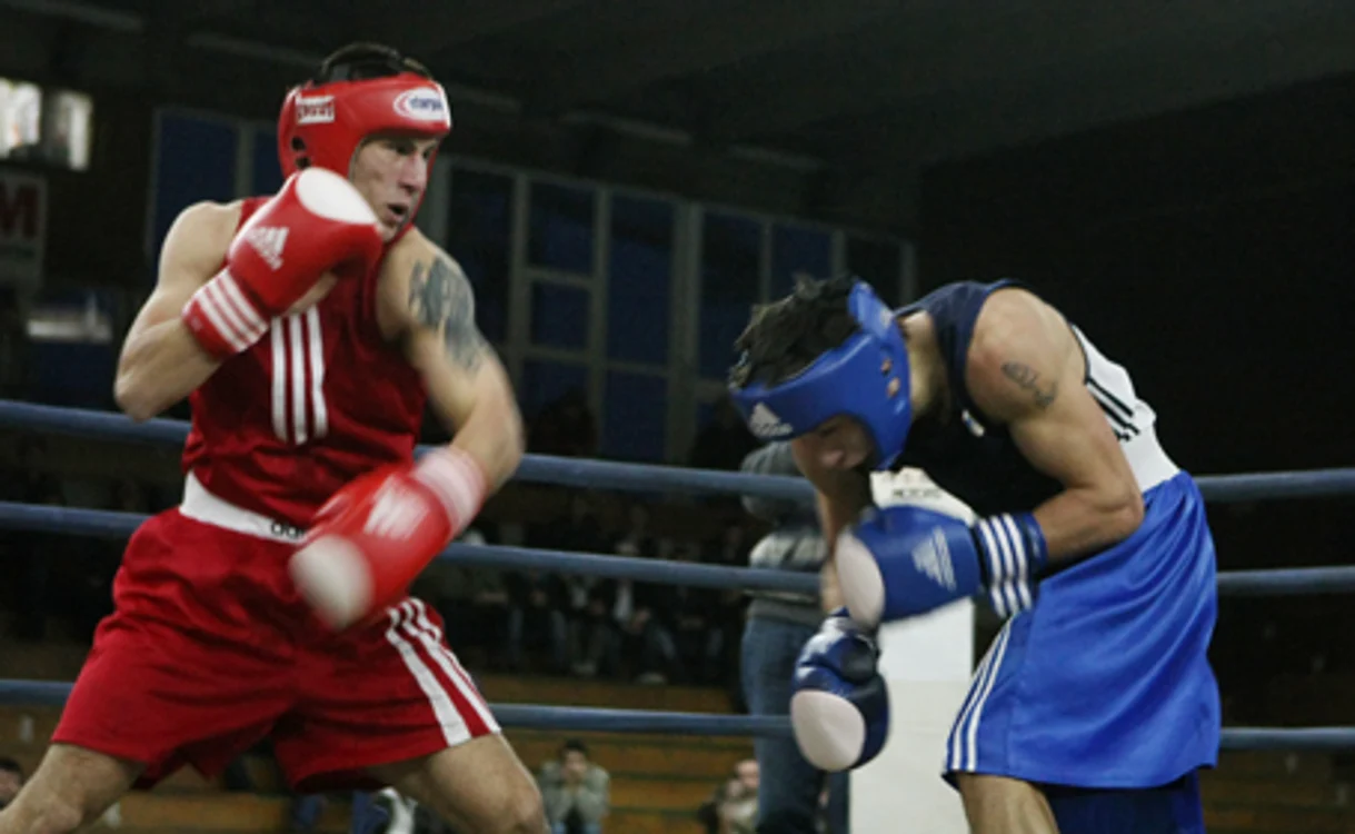 Traian Lupu (stânga) a cucerit ieri a patra Cupă a României în faţa propriilor suporteri, în Sala Sporturilor din Iaşi