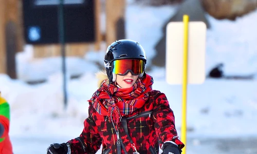 Gwen Stefani spotted skiing in Mammoth Lakes, CA jpeg