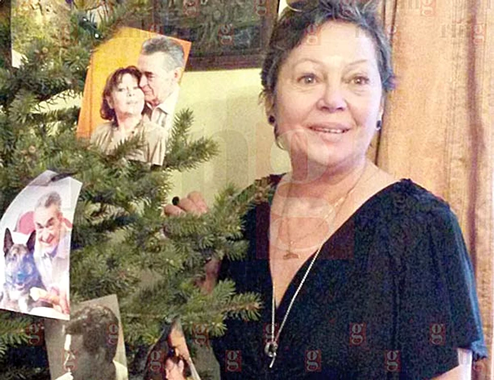 25 decembrie 2014. Chiar şi bradul l-a împodobit cu fotografiile lor
