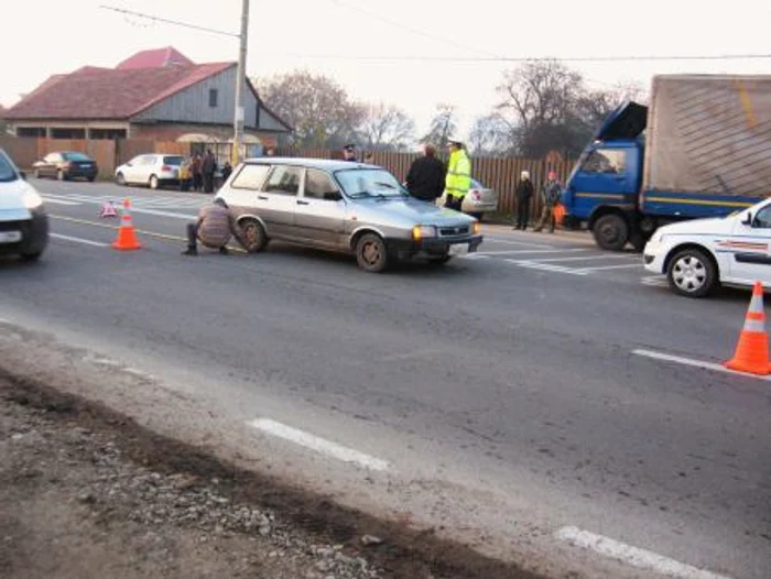 O adolescentă de 15 ani a fost lovită pe trecerea de pietoni din faţa Primăriei Dumbrava Roşie