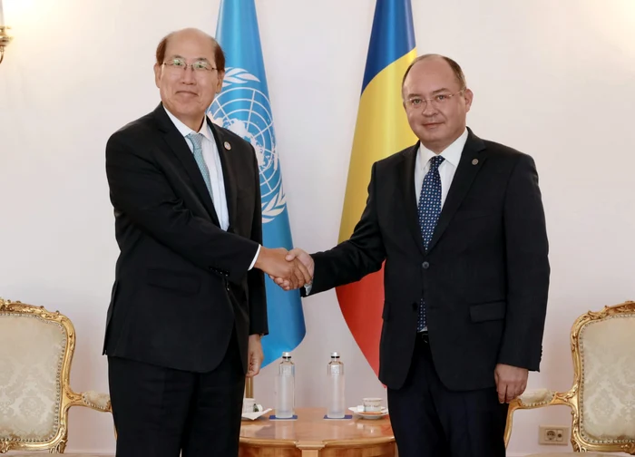 Bogdan Aurescu alături de Secretarul General al OMI FOTO: MAE