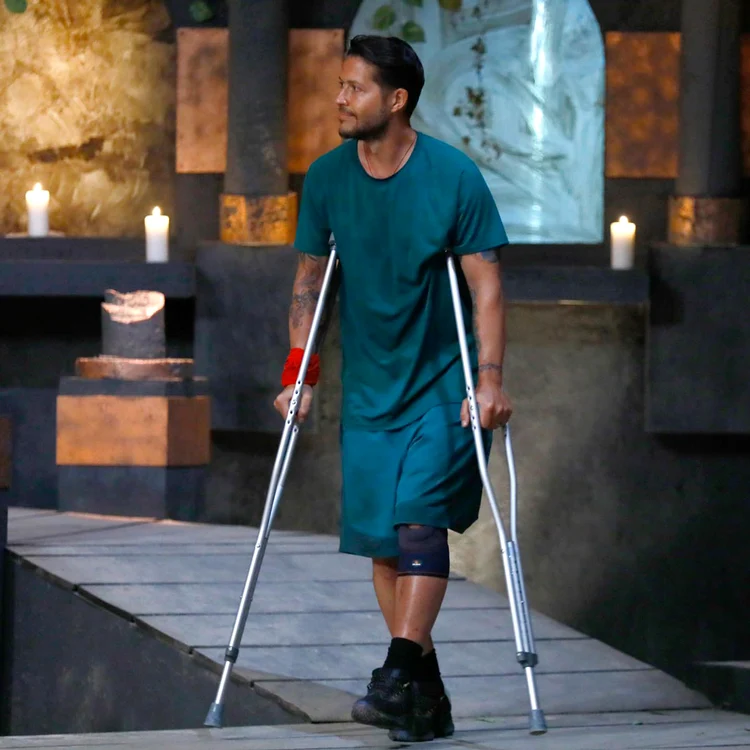 Artistul, pe numele său real George Papagheorghe, a plecat în cârje de la Survivor