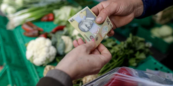 Piata legume fructe FOTO Inquam Photos  Octav Ganea jpg