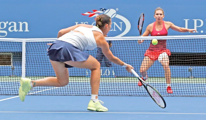 
    Simona n-a putut  s-o depăşească în  semifinale pe  italianca Pennetta  