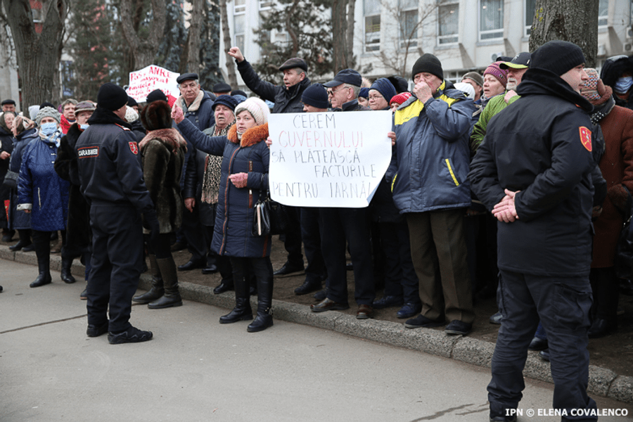 Protest în Republica Moldova în ziua învestirii noului Guvern. Printre participanți, membri ai partidului Șor
