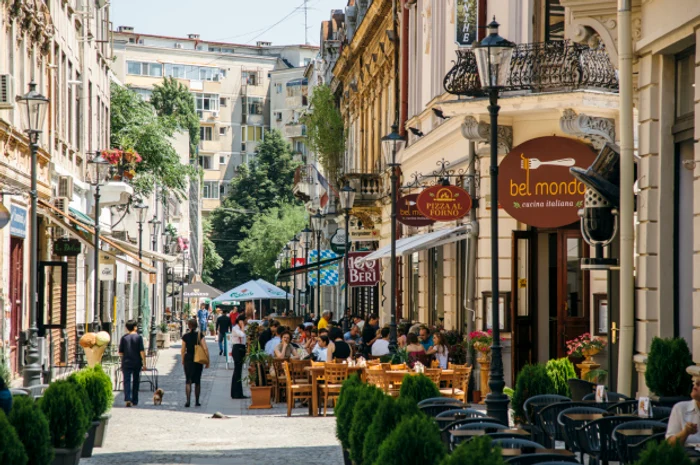 
    Jurnaliștii britanici de la Metro își îndeamnă cititorii să viziteze Castelul Bran  