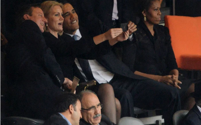 Şi Barack Obama, preşedintele SUA, a ajuns să se „tragă“ în selfie-uri. FOTO NYPost