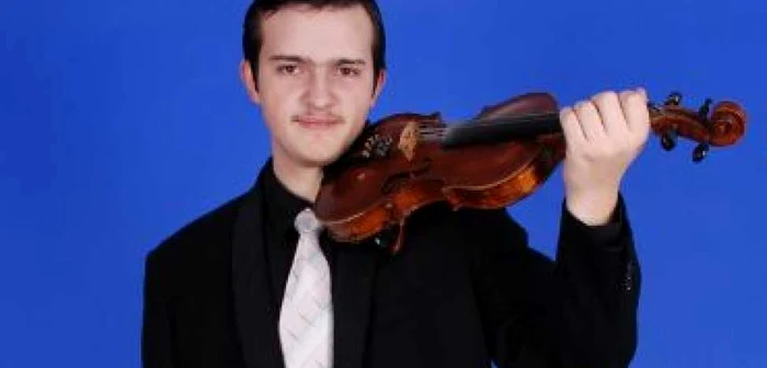 Bistriţa: Portret/ Rareş Andrei calcă pe urmele violoniştilor