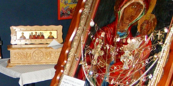 Icoana făcătoare de minuni adusă la biserica Sfântul Haralambie din Constanţa de la mănăstirea Baytali din Ucraina Sursă foto Arhiepiscopia Tomisului