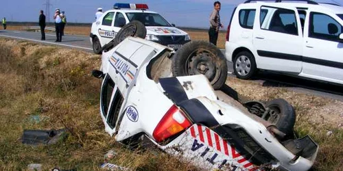 masina politiei rasturnata