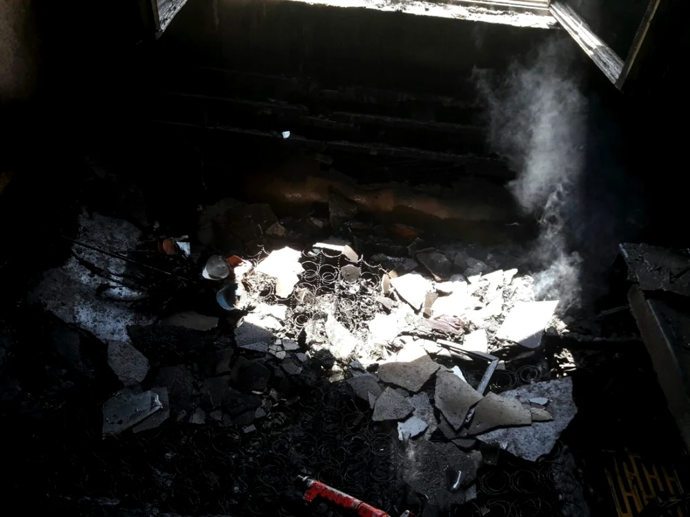 Bunurile din apartamentul incendiat s-au făcut scrum FOTO: ISU Olt