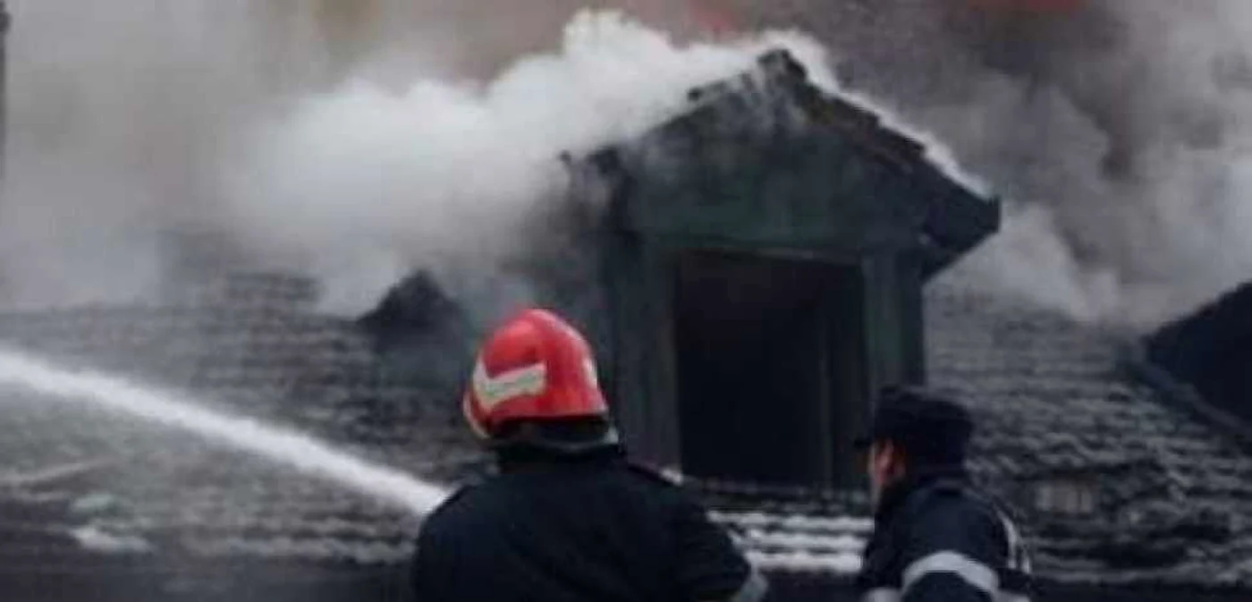 Pompierii au intervenit pentru lichidarea incendiului (foto arhivă)
