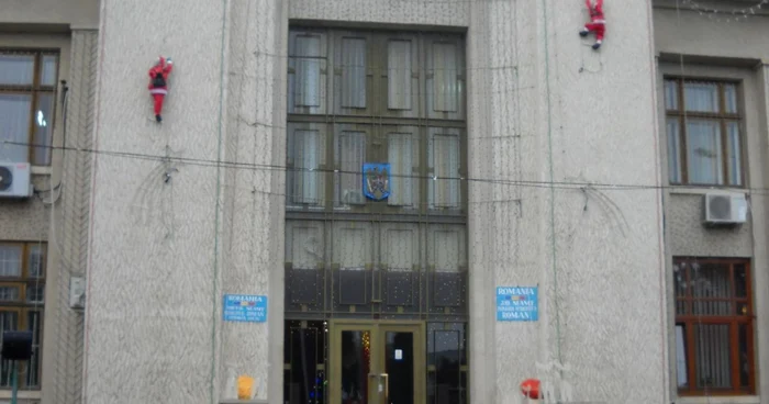 Moş Crăciun nu trece pe la Primăria din Roman