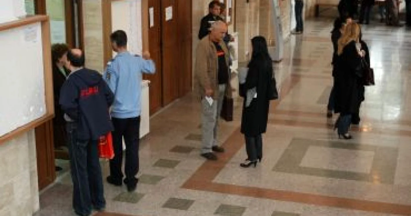Craiova: Magistraţii continuă protestele
