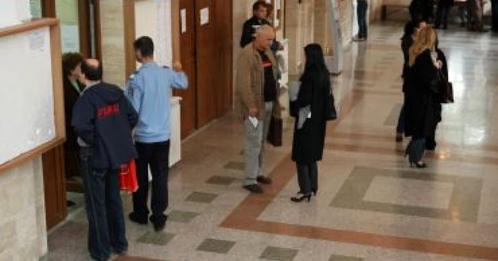 Craiova: Magistraţii continuă protestele