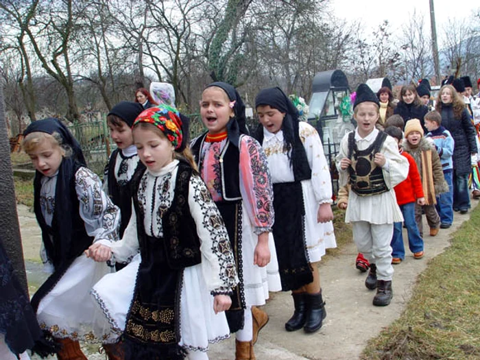 Colindătorii vor cânta melodii specifice zonei Aiudului.