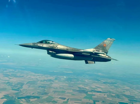 MApN a publicat imagini din timpul misiunii F-16 de doborâre a celei de-a treia drone