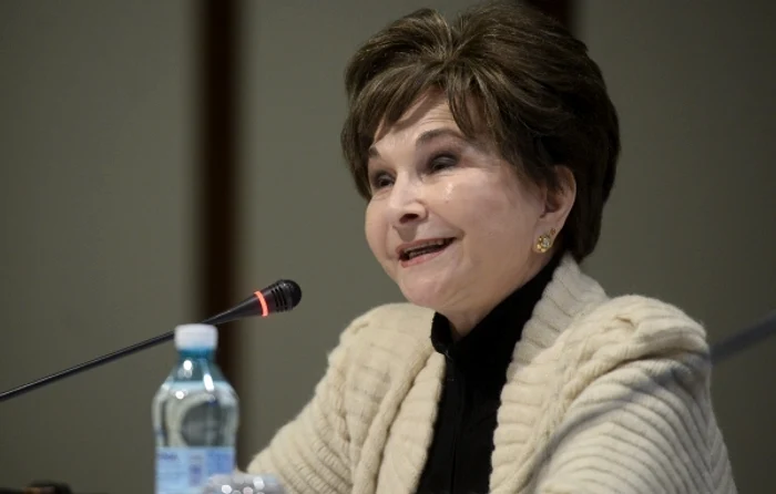 
    Artistei nu prea îi place democrațiaFoto: Mediafax  