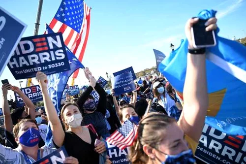 Sărbătoare şi parade la Washington după anunţul victoriei lui Joe Biden FOTO AFP