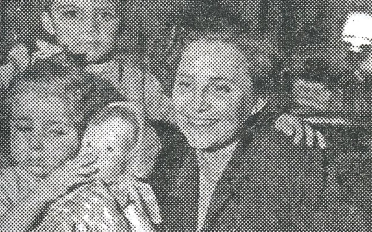 Ioana Hudiţă Berindei şi cei doi copii Fotografie din Lavinia Betea, Am făcut Jilava în pantofi de vară. Convorbiri cu Ioana Berindei