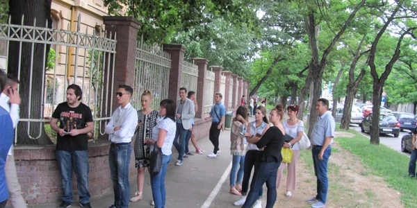 Tinerii ies de la examenul de la Limba Română FOTO Ştefan Both