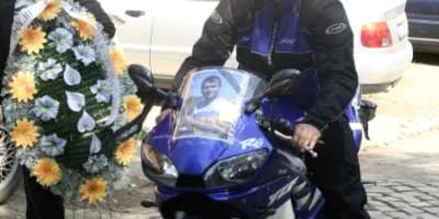 Reșița: Zeci de motociclişti au participat la o paradă pe străzile oraşului în memoria camaradului lor, Adrian Micşa