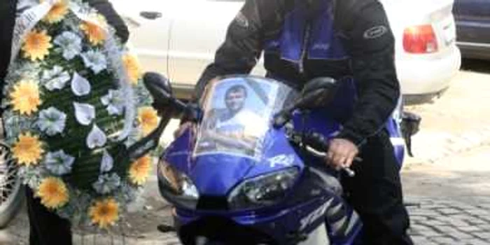 Reșița: Zeci de motociclişti au participat la o paradă pe străzile oraşului în memoria camaradului lor, Adrian Micşa