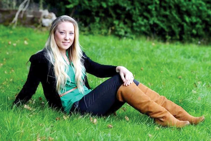 Rebecca Morris-Roberts, de 28 de ani, suferă de o boală rară din cauza căreia inima încetează să-i bată temporar