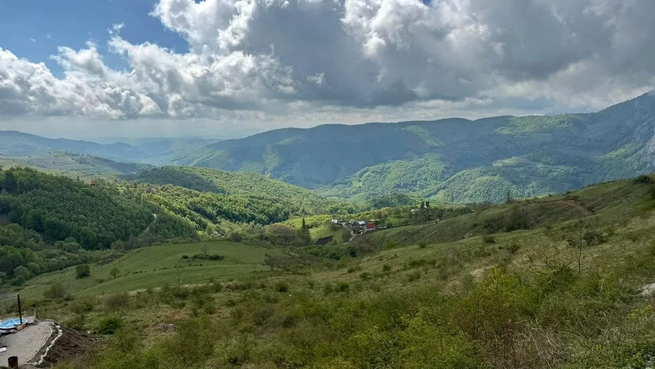 Transapuseana, o șosea de poveste într-un peisaj divin. Foto: Marius Haţegan/Facebook