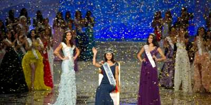 Yu Wenxia - China (locul I),
Sophie Moulds - Marea Britanie (locul II) şi
Jessica Kahawaty - Australia (locul III) FOTO Mediafax