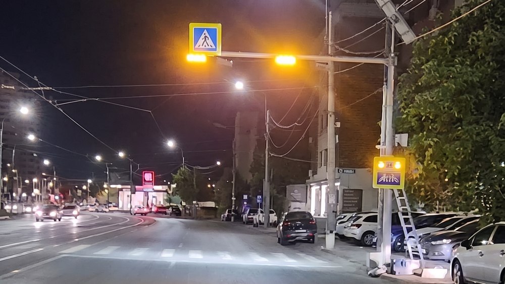 Premieră în Capitală: A fost inaugurată prima trecere de pietoni inteligentă! Cum funcționează noul sistem