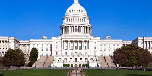 Congresul american este de vină, nu Facebook, pentru retragerea din pieţe a investitorilor individuali