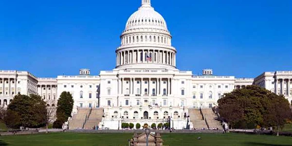 Congresul american este de vină, nu Facebook, pentru retragerea din pieţe a investitorilor individuali