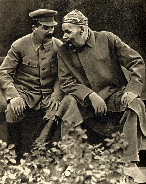475px Joseph Stalin and Maxim Gorky 1931 1 jpg jpeg