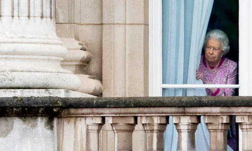 Regina Elisabeta în 2016, în spatele perdelei, Profimedia (1) jpg