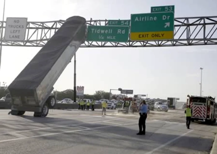 Cele mai spectaculoase accidente care au implicat camioane