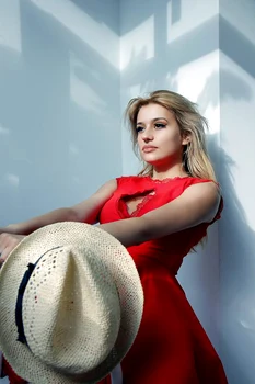 Anisia Gafton romantica si senzuala (1) jpeg