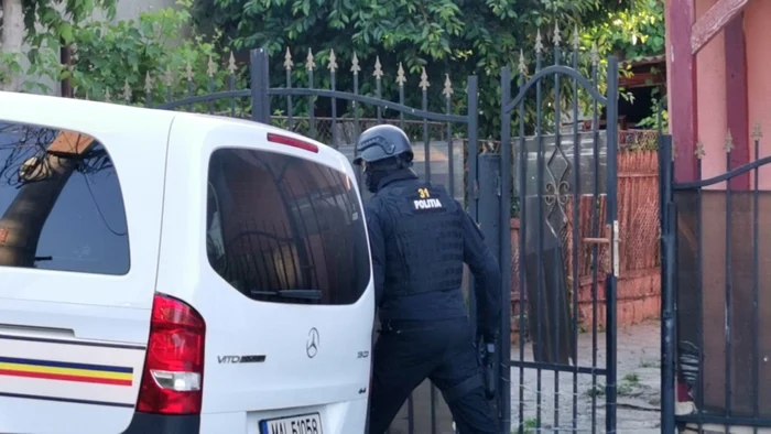 Mobila furată a fost găsită după mai multe descinderi ale Poliţiei FOTO: arhiva Adevărul