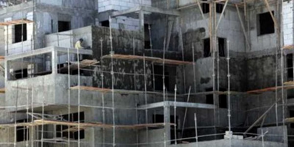 Mafia imobiliară: Blocuri pe calea ferată, aprobate de consilieri- Revista presei interne