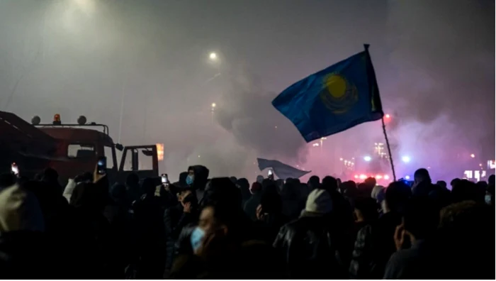 Foto: Protestul violent din oraşul Almatî